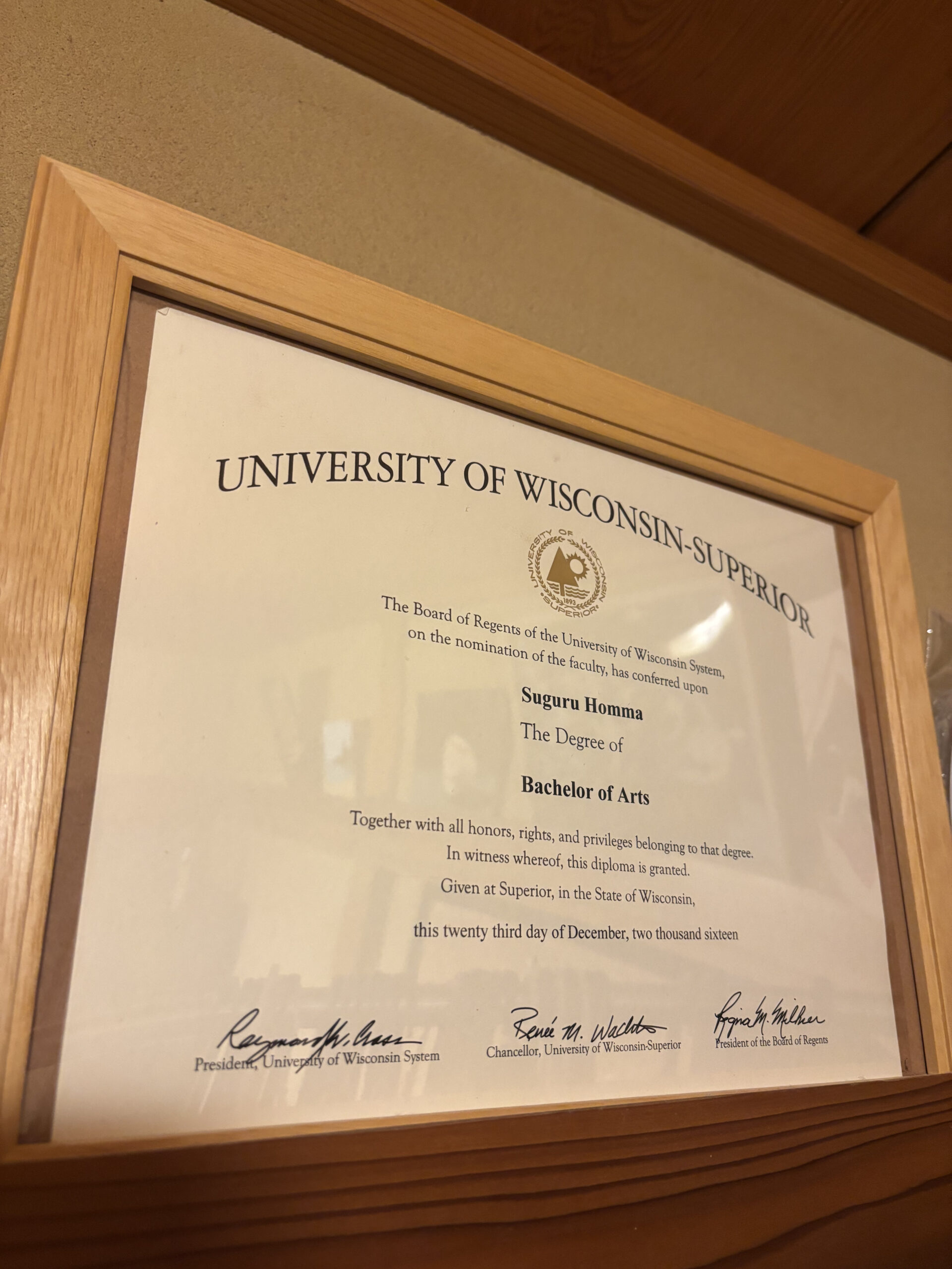 実家の部屋に飾ってあるUniversity of Wisconsin-Superiorの卒業証書